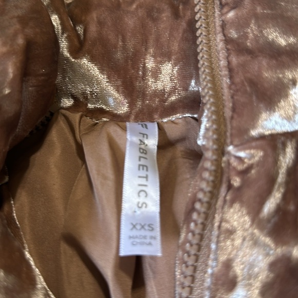 Fabletics Wander Crushed Velour Cropped Puffer Jacket XXS Rose Gold - Picture 4 of 9